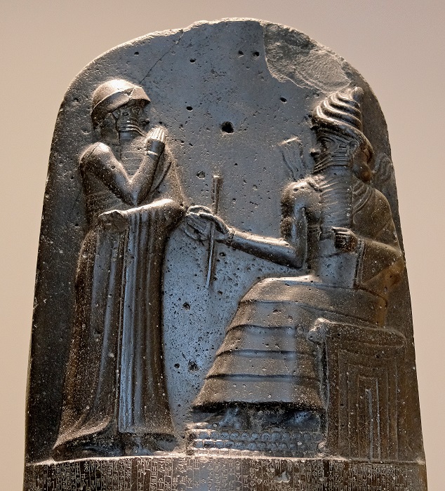 上图:汉谟拉比法典(Code of Hammurabi),是古巴比伦国王汉谟拉比(Hammurabi)约于主前1754年颁布的一部法律,现存于卢浮宫。法典第60条提到:如果人把土地租给园丁,园丁需要4年时间整治果园,到第5年地主要和园丁分红。这表明中东的果树大约到第4、5年才能成熟结果,迦南地最常见的果树包括无花果、橄榄、蜜枣、桑树。而中国的农谚是:「桃三杏四李五年,要吃苹果七八年」。