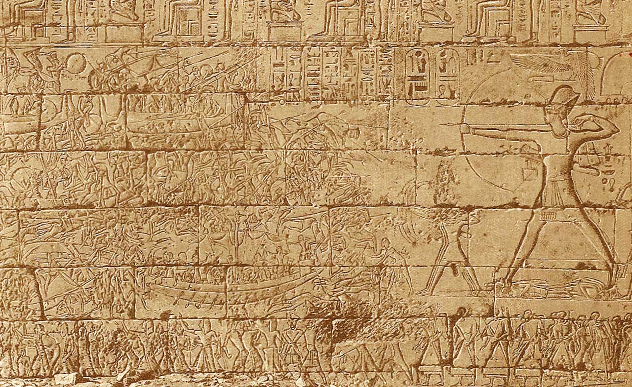 上图:古埃及第二十王朝法老拉美西斯三世(Ramses III,主前1186-1155年在位)的Medinet Habu神庙中的壁面,描绘他与海上民族(Sea Peoples)的海上大战。这些海上民族可能就是当时大规模入侵迦南和埃及的非利士人。拉美西斯三世在位第8年,海上民族从海上及陆路入侵埃及,拉美西斯三世在海上和路上两场大战中获胜,但仍然不能阻止非利士人在埃及的势力范围迦南建国。「非利士人」来自迦斐托,即地中海的克里特岛(创十14;摩九7),在亚伯拉罕的时代就小规模地迁到迦南沿海平原(创二十一34)。以色列人进迦南大约一百年多后,非利士人大量入侵埃及和迦南,定居在迦南沿海平原的迦萨、亚实基伦、亚实突、迦特、以革伦等五个城邑(撒上六17-18),主前13世纪被珊迦打败后(士三31),维持了一段和平。当以色列人还不会炼铁的时候,非利士人就已经使用铁兵器,在沿海平原从事农业、畜牧和海上贸易,越来越强盛。主前12世纪,非利士人开始向内陆发展,与亚扪人同时扰害欺压以色列人(士十7-8),亚扪人欺压了河东的两个半支派十八年,而非利士人欺压了河西的但和犹大支派四十年,一直到撒母耳在米斯巴大获全胜(撒上七13-14)。此后,非利士人还时常与扫罗和大卫争战,直到大卫在利乏音谷两次大胜(撒下五17-25),才制服了非利士人(撒下八1)。南北分裂以后,非利士人对南国犹大的侵扰一直延续到被掳巴比伦(结二十五15-17)。